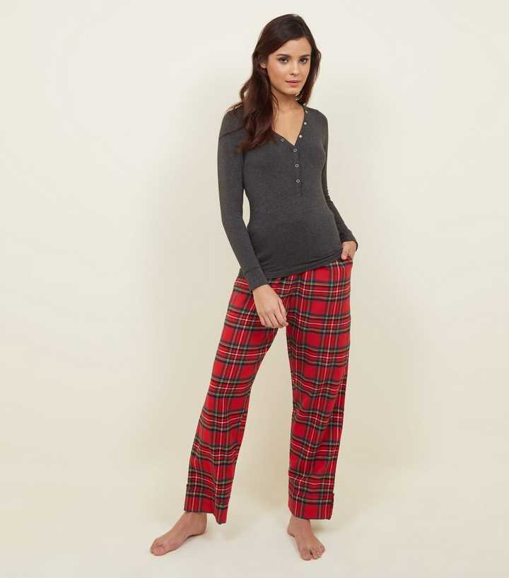 https://media3.newlookassets.com/i/newlook/603747069/womens/clothing/nightwear/red-tartan-brushed-cotton-pyjama-bottoms.jpg?strip=true&qlt=50&w=720
