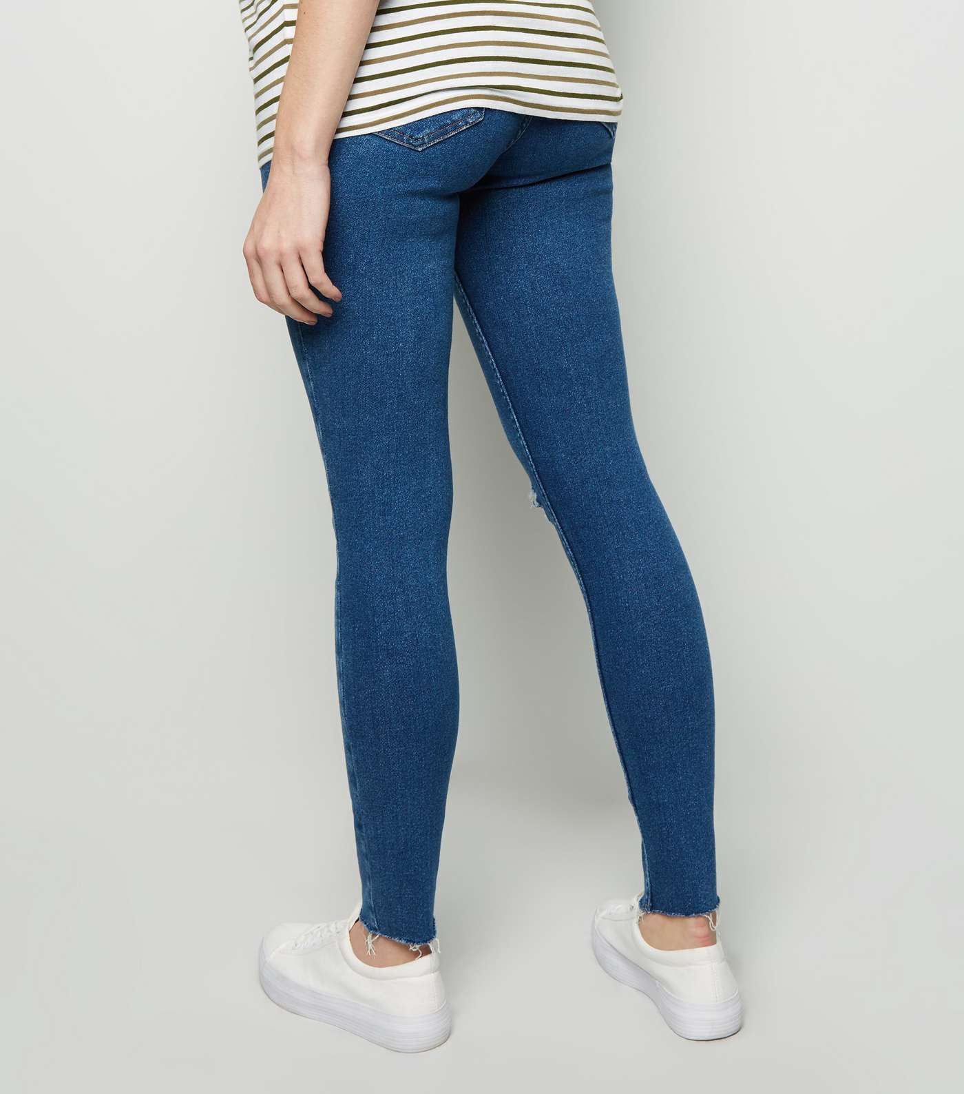 Maternity Blue Ripped Knee Over Bump Skinny Jeans Image 3