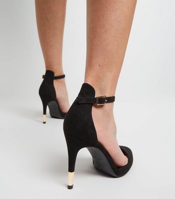 Escarpins en su dine noire talons aiguilles et bride de