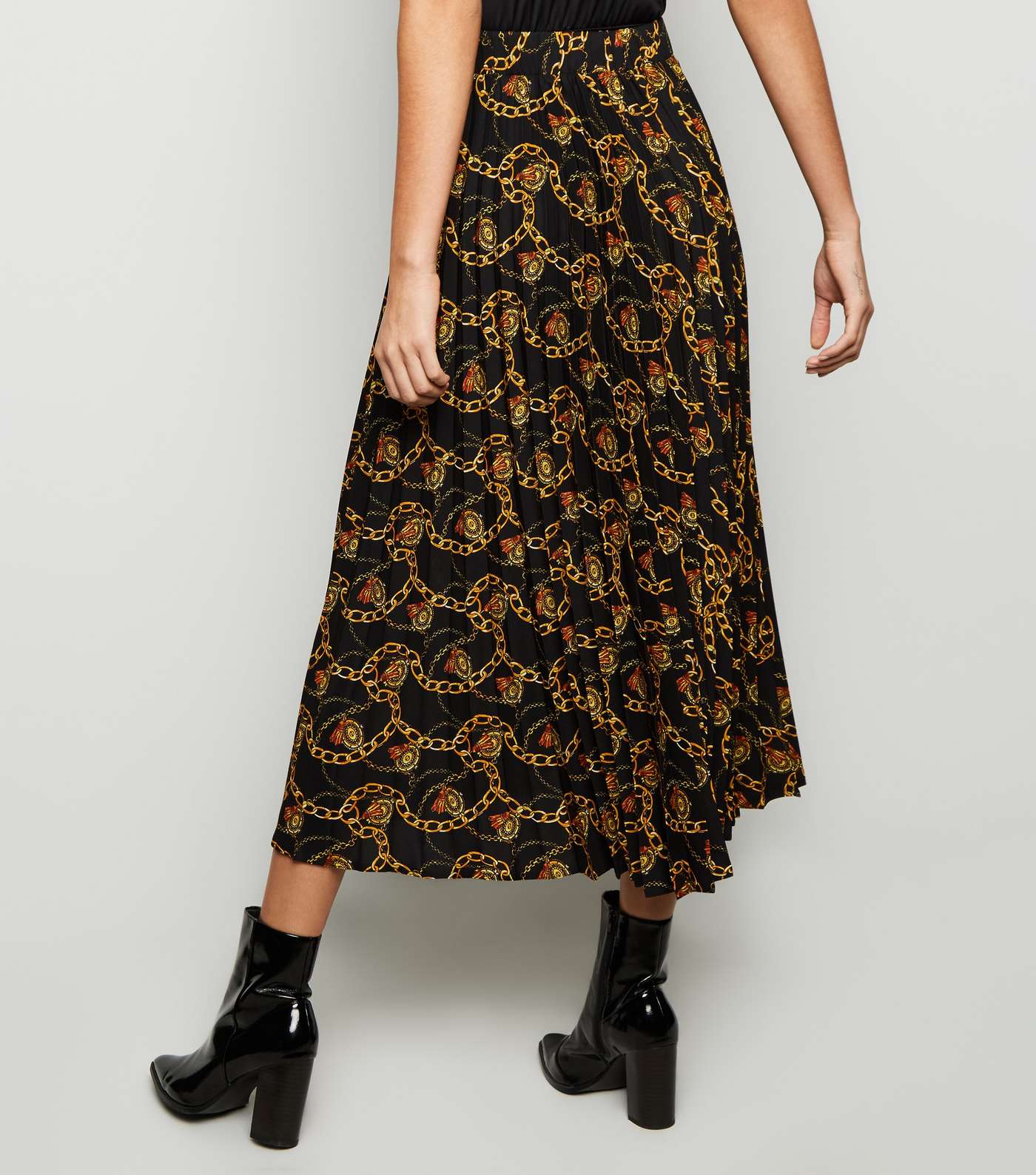 Black Chain Print Pleated Midi Skirt Image 5