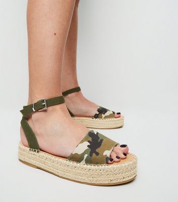 Soda hot sale camo sandals