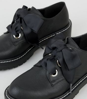 girls lace up shoes