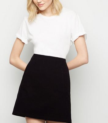 black skirt and t shirt