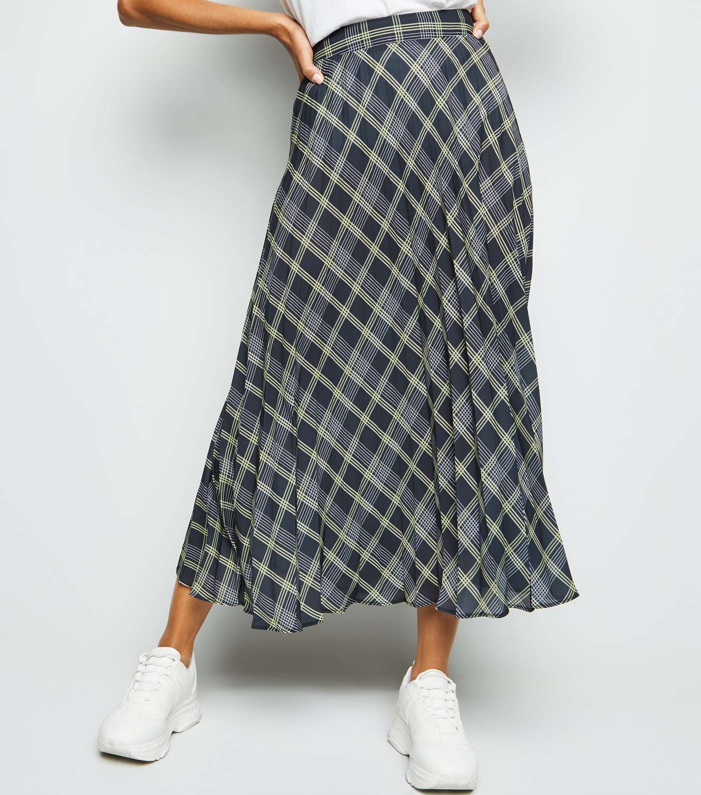 Black Check Print Pleated Midi Skirt Image 2