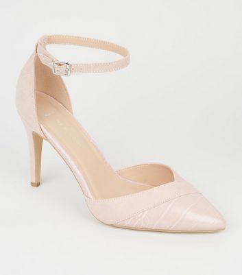 nude pointed shoes