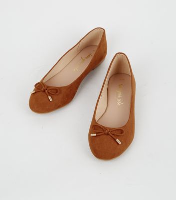 tan ballet pumps