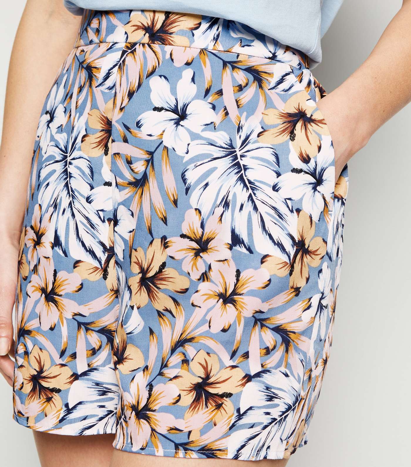 Petite Blue Tropical Floral Shorts Image 5