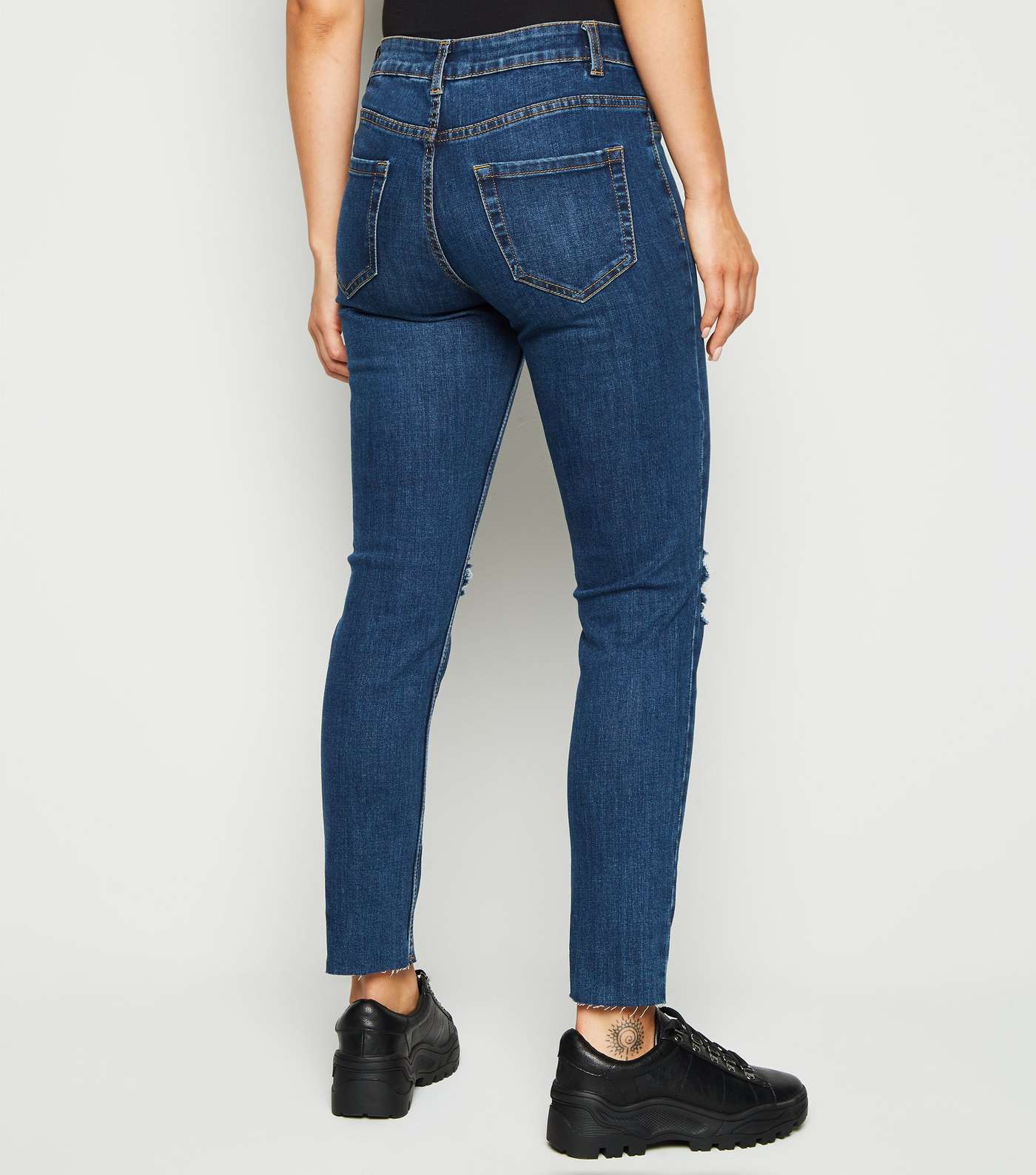 Petite Blue Rinse Wash Ripped Skinny Jeans Image 3