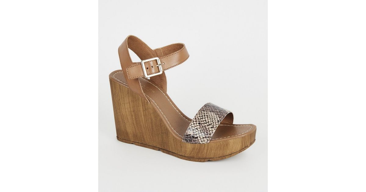 Hellbraune Schuhe Mit Keilabsatz Und Schlangenmuster Aus Premium Leder New Look