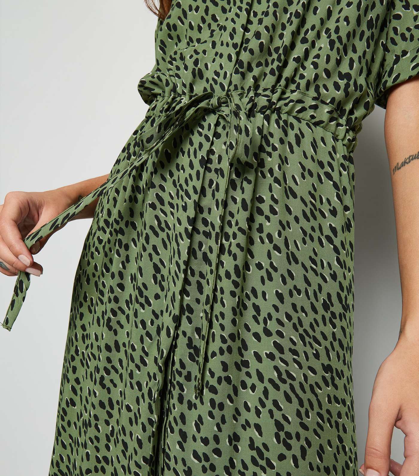 Green Spot Drawstring Waist Midi Shirt Dress Image 3