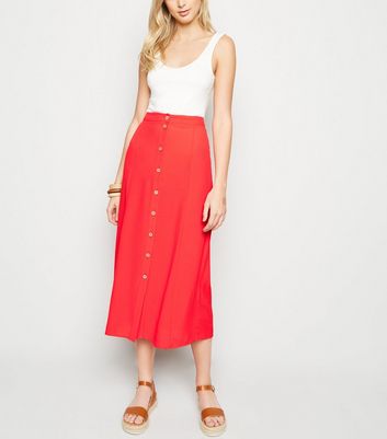 Red button deals front skirt