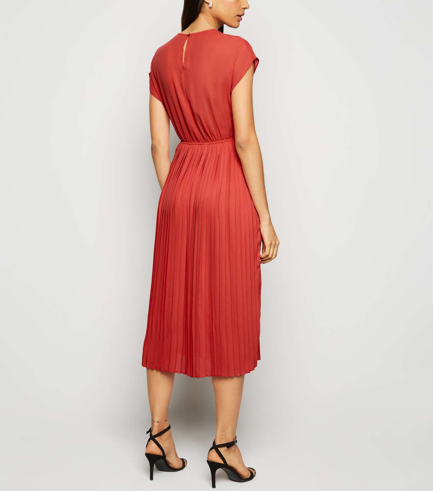 Red Cap Sleeve Pleated Midi Dress Image 2