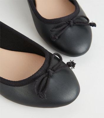 Black shoes with bow on sales front