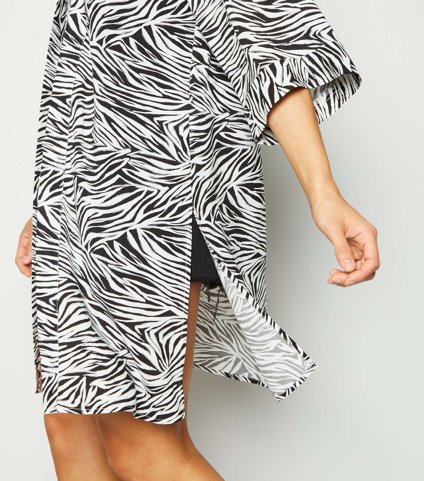 Black Zebra Print Kimono Image 5