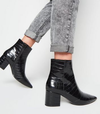 Schwarze, spitze Ankle Boots in Kroko Optik Für später speichern Von gespeicherten Artikeln entfernen Schwarze, spitze Ankle Boots in Kroko Optik Für später speichern Von gespeicherten Artikeln entfernen