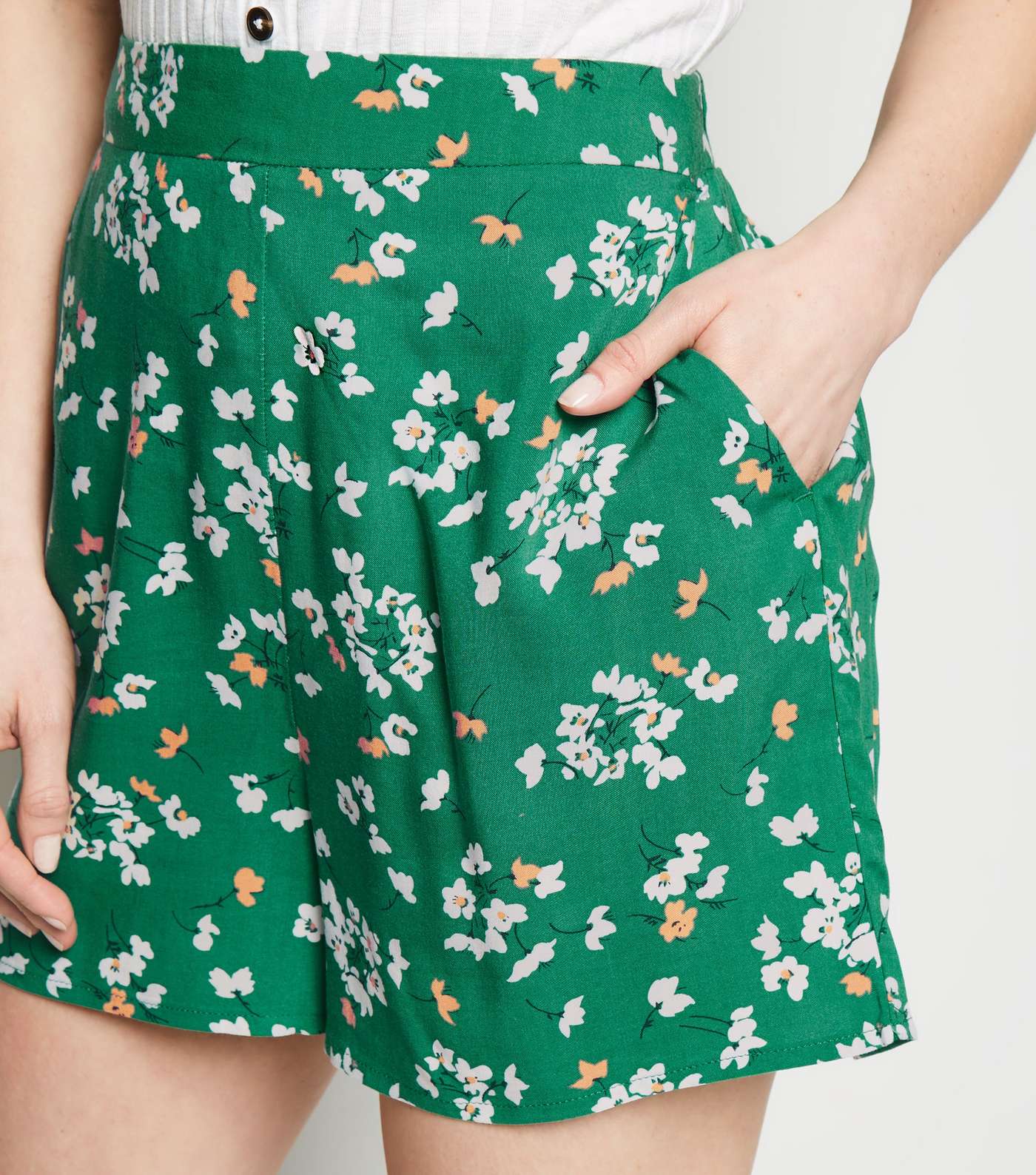 Petite Green Floral Lightweight Shorts Image 5