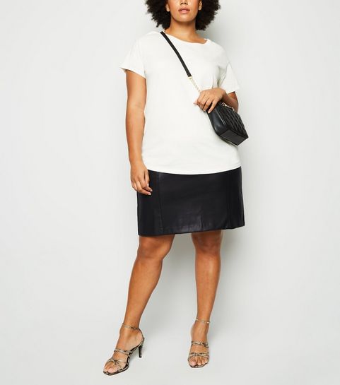 Curves – Schwarzer Minirock im Leder-Look