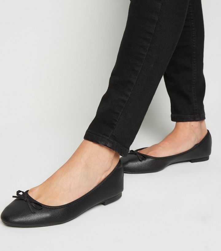 race rense Betsy Trotwood Wide Fit Black Bow Front Ballet Pumps | New Look