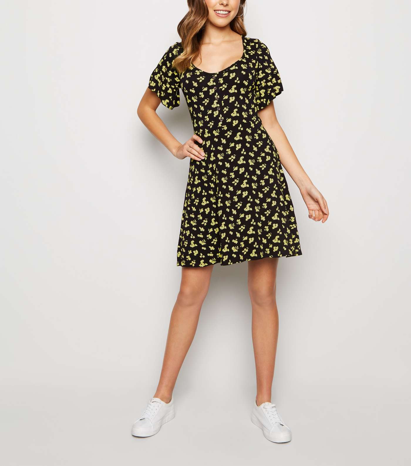 Cameo Rose Black Ditsy Floral Ruffle Sleeve Dress Image 2