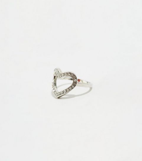 Strassbesetzter, silberfarbener Premium-Ring in Herz-Optik