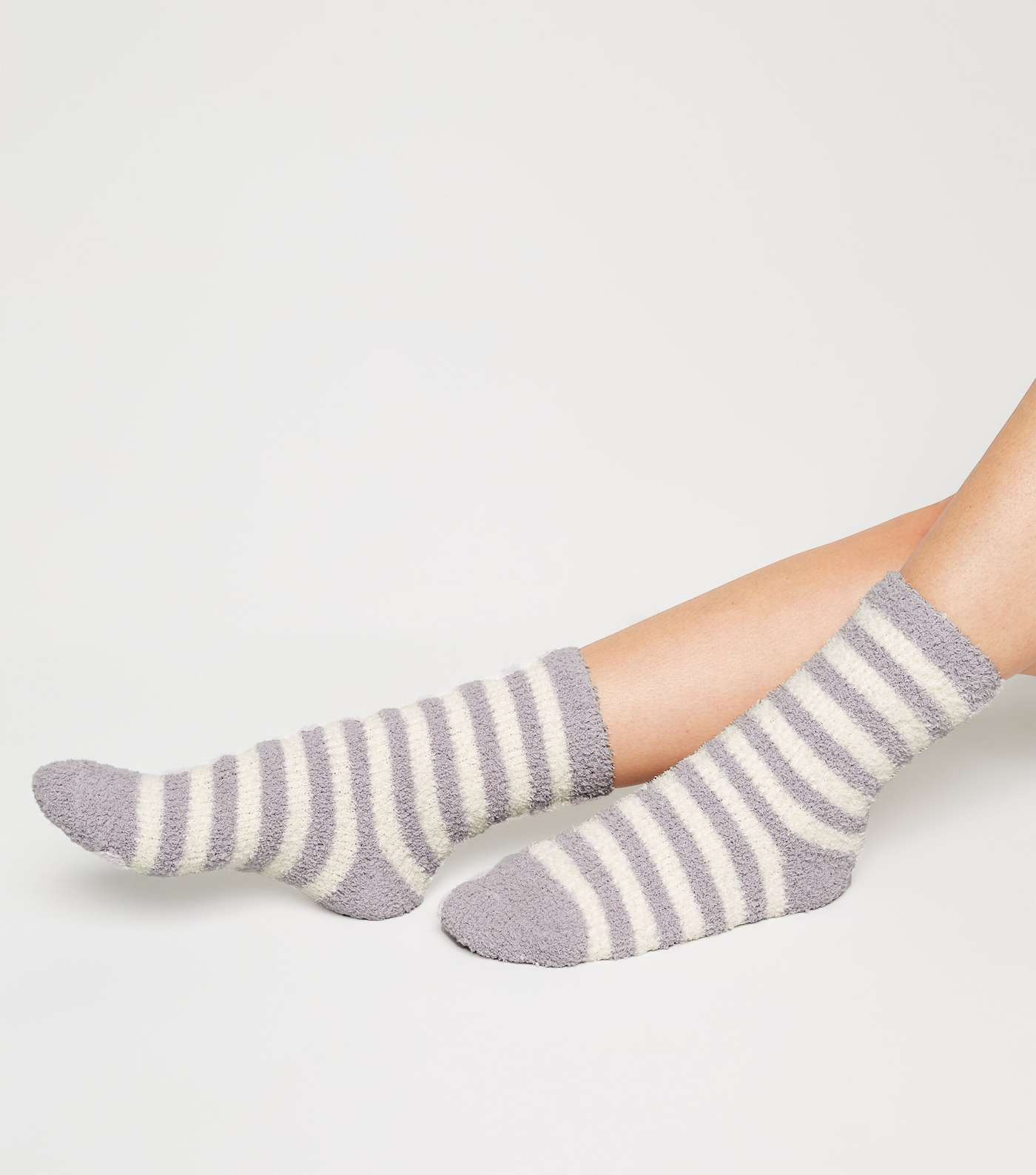 2 Pack Lilac Stripe and Heart Fluffy Socks Image 2