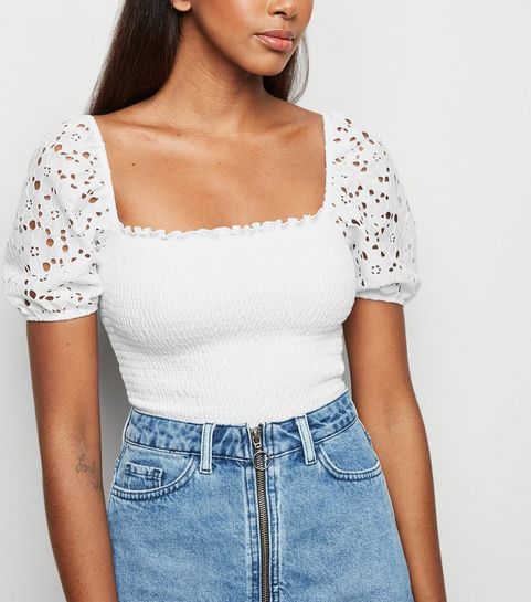 Gesmoktes Dirndl-Top in gedecktem Weiß mit Spitze