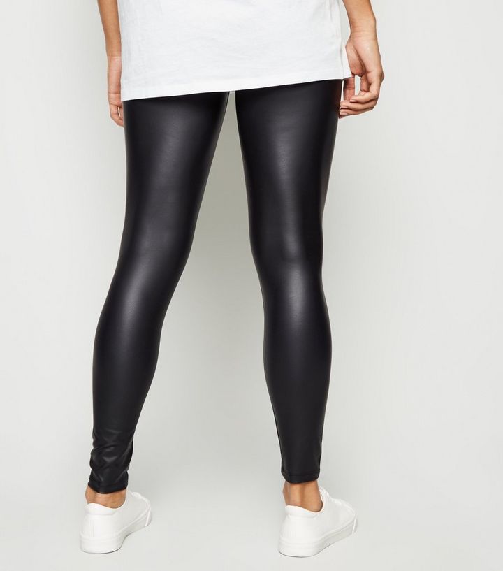 Petite Schwarze Leggings In Leder Optik New Look