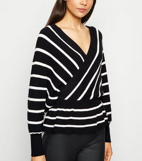 Schwarz gestreifter Pullover mit Schößchen