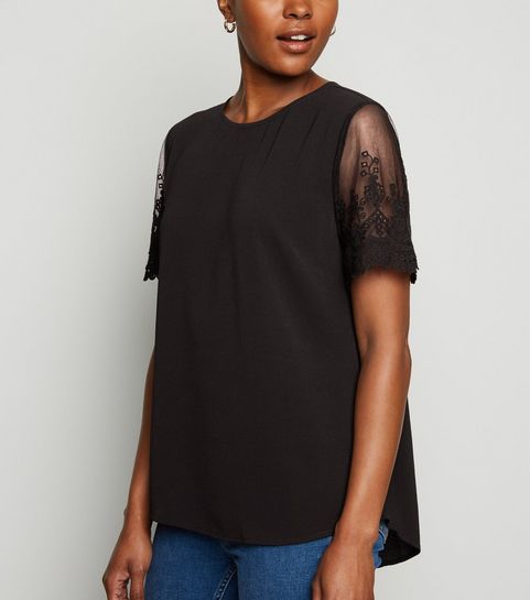 Schwarze Bluse mit kurzen Ärmeln aus Netzstoff in Häkel-Optik