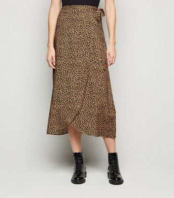 new look wrap skirt in leopard print