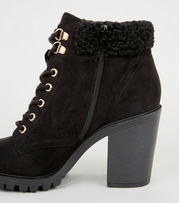 Bottes noires lacets d tails effet peluche et talons blocs