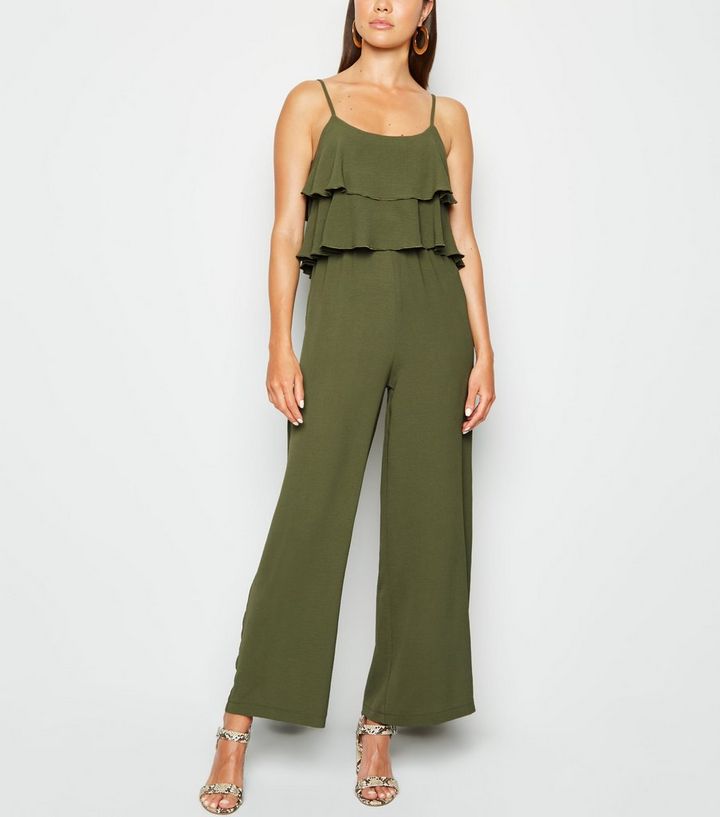 Cameo Rose Gestufter Jumpsuit In Olivgrun New Look