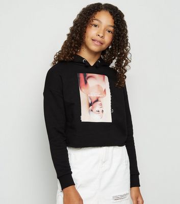 ariana grande sweatshirt look