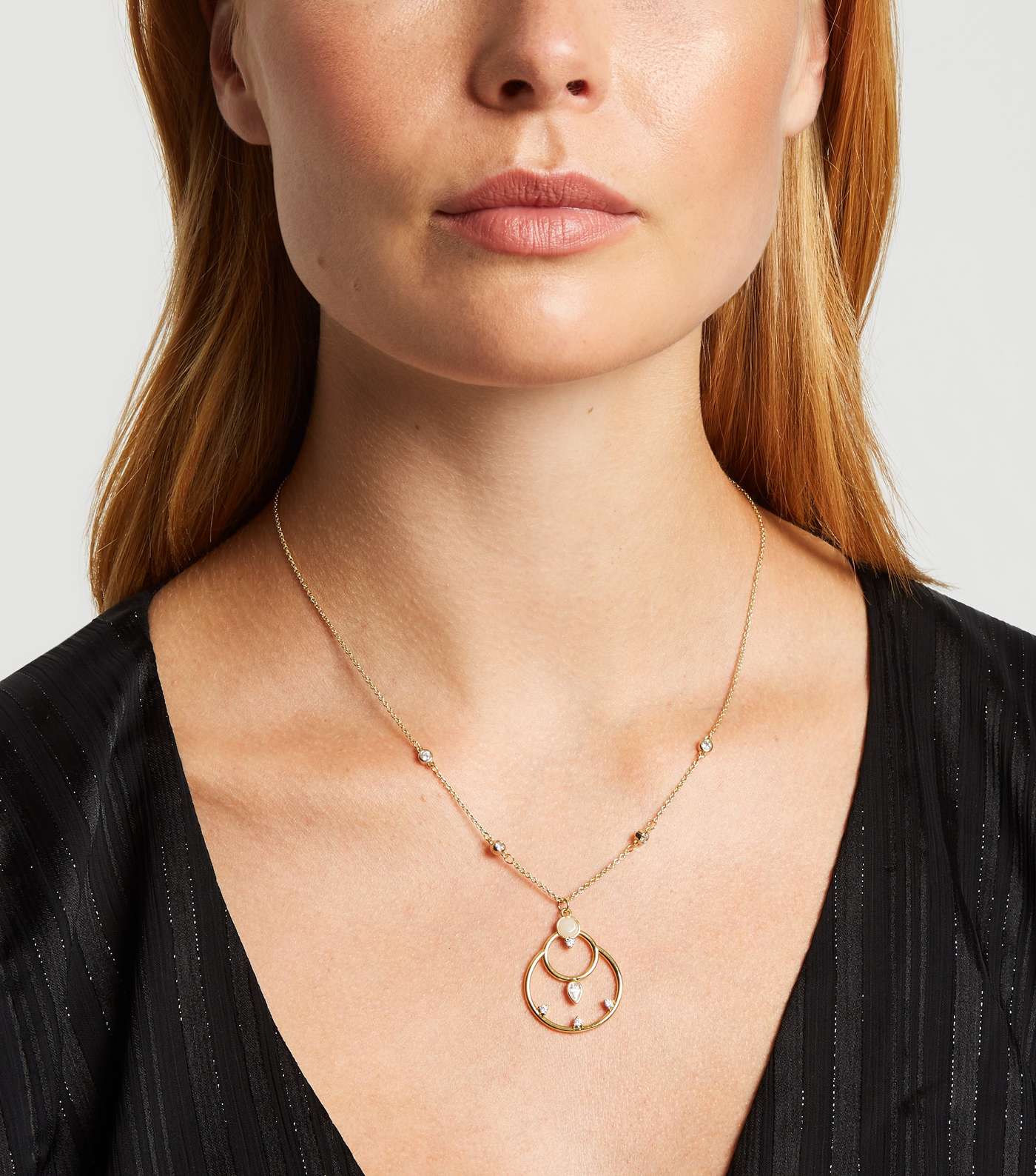 Affinity Gold Rose Quartz Circle Pendant Necklace Image 2