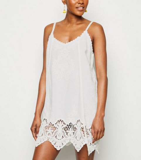 Robe trapèze de plage blanche en crochet