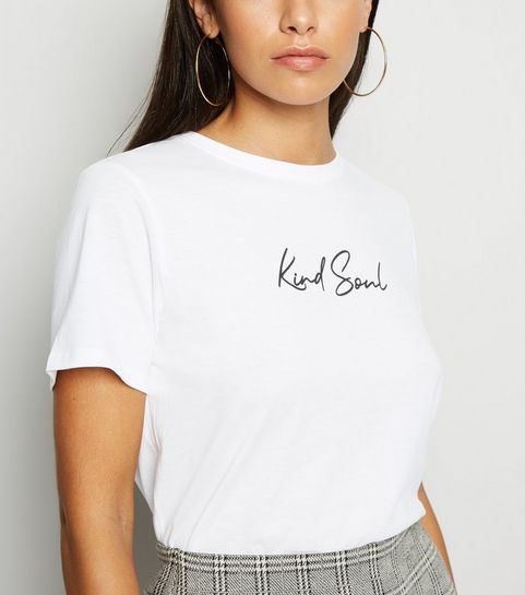 Weißes T-Shirt mit „Kind Soul”-Slogan