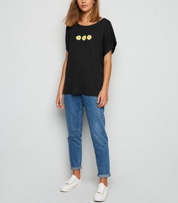 oversized shirt and mom jeans