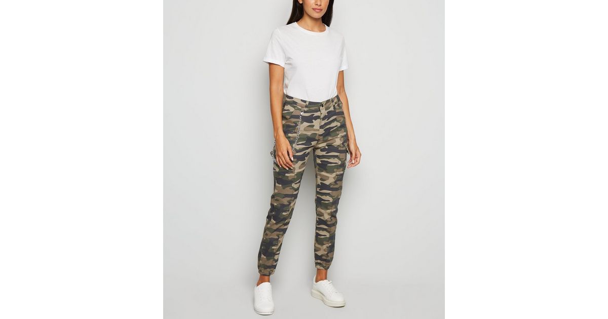 Pink Vanilla Grune Jeans Hose Mit Camouflage Muster New Look