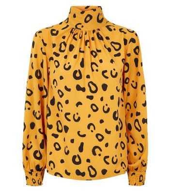 yellow leopard print top