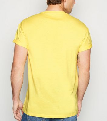 T shirt jaune p le manches courtes retrouss es New Look