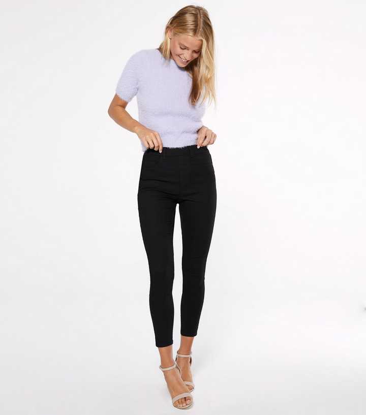 https://media3.newlookassets.com/i/newlook/644555101/womens/clothing/jeans/petite-black-lift-shape-emilee-jeggings.jpg?strip=true&qlt=50&w=720