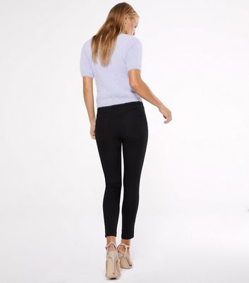 https://media3.newlookassets.com/i/newlook/644555101M1/womens/clothing/jeans/petite-black-lift-shape-emilee-jeggings.jpg