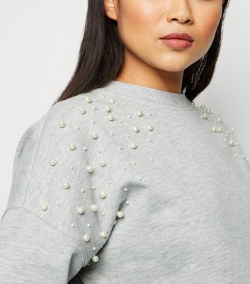 sweatshirt with pearls