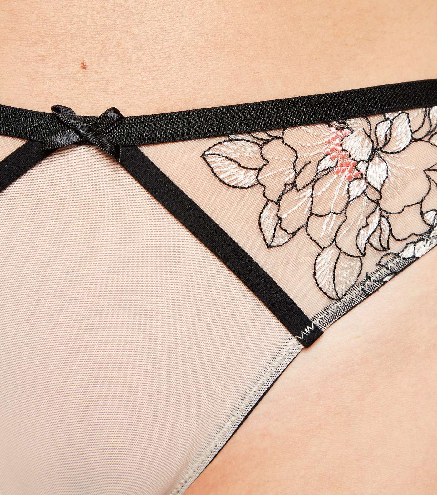 Off White Floral Embroidered Underwired Bra Image 4