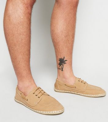camel boat shoes