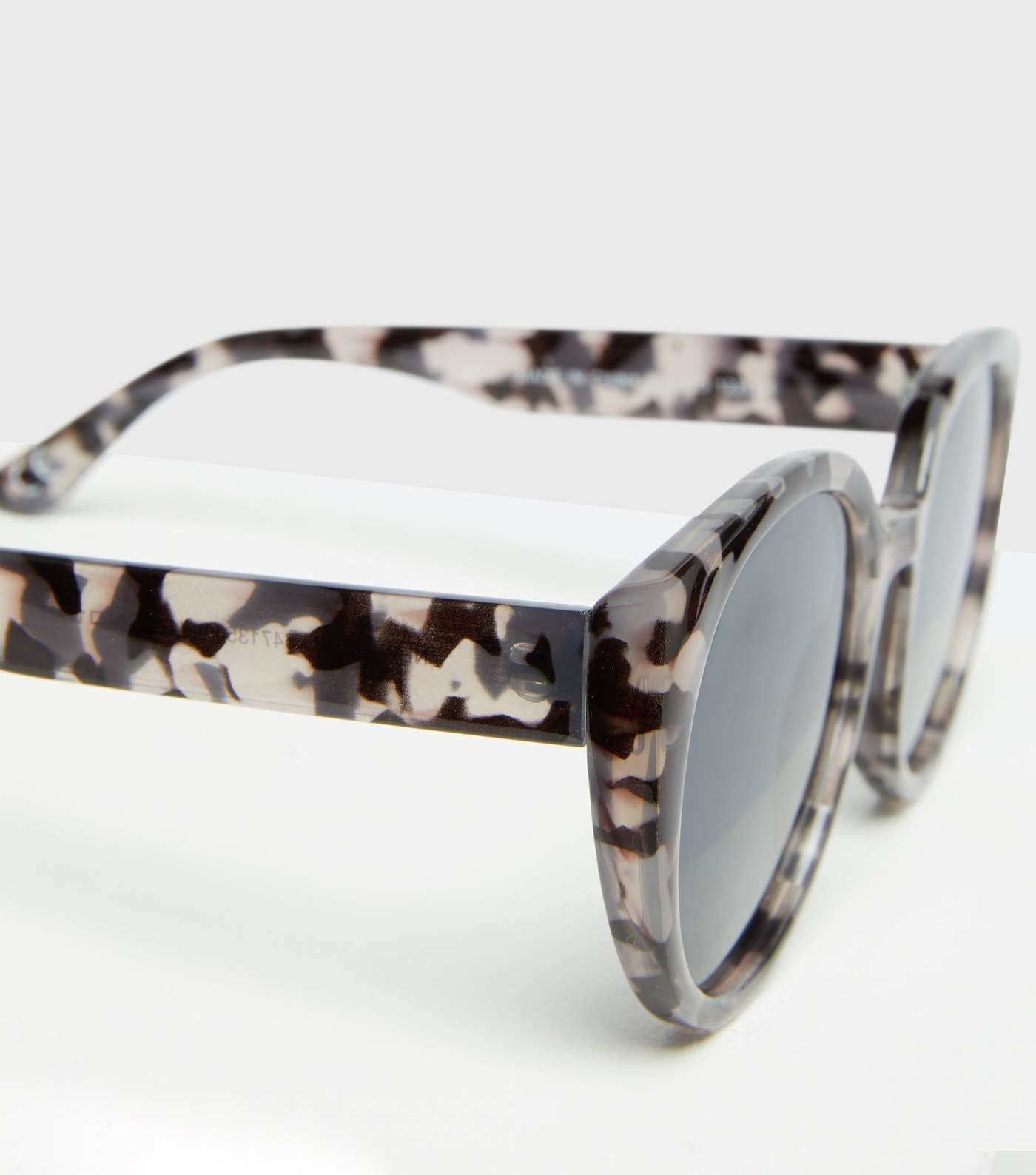 Black Resin Oversized Round Sunglasses Image 3