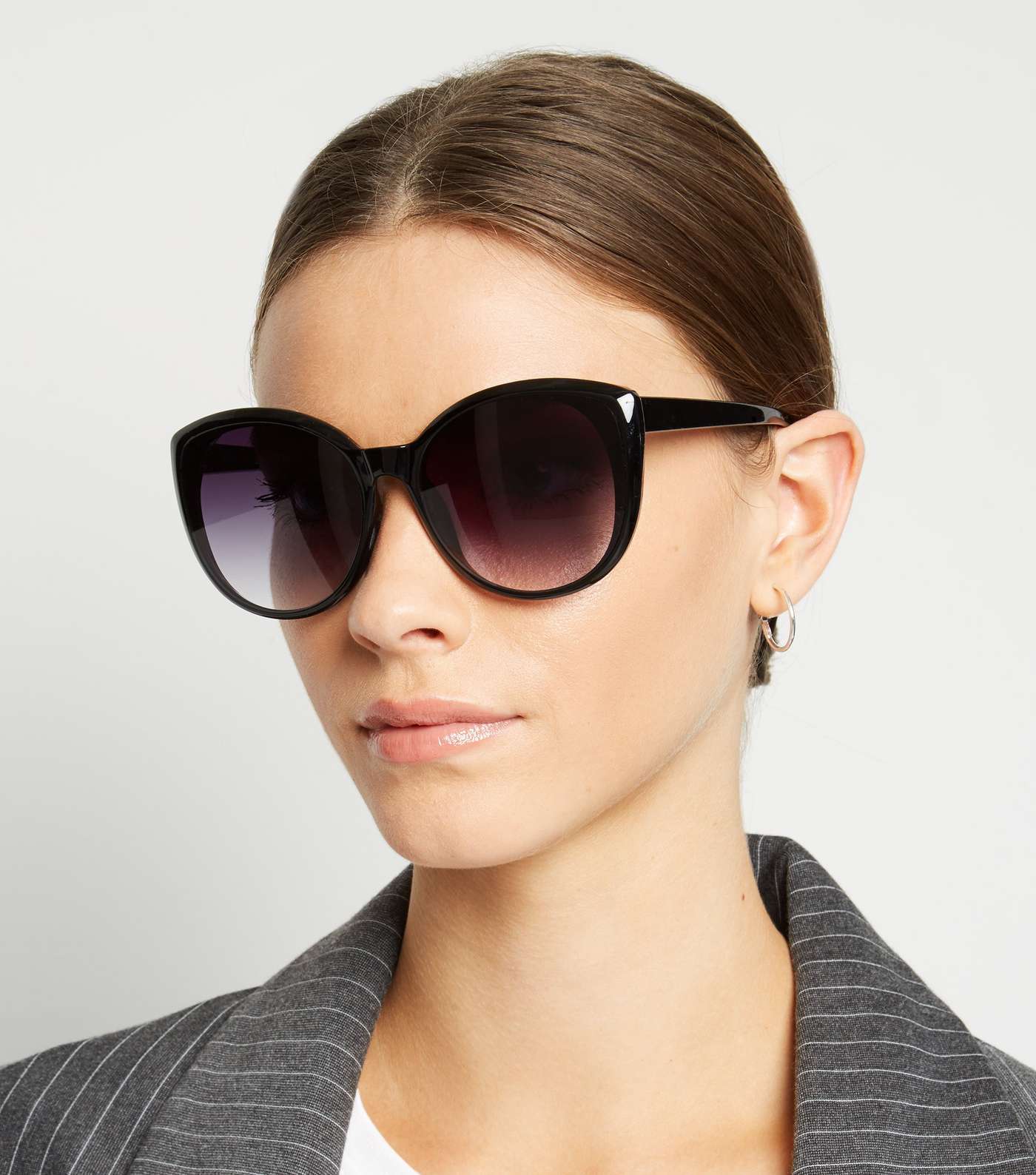 Black Tinted Round Sunglasses Image 2