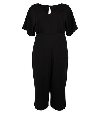 Combinaison jupe culotte noire à découpe en V Combinaison jupe culotte noire à découpe en V