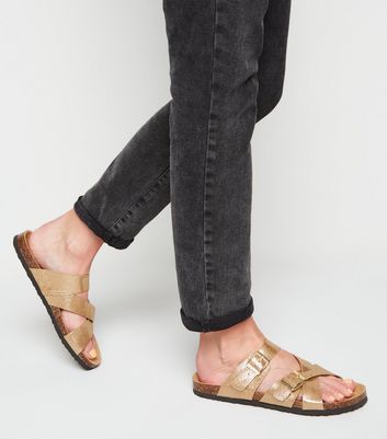oofos clogs near me