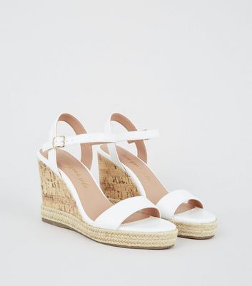 Chaussures blanches en su dine deux parties et semelles